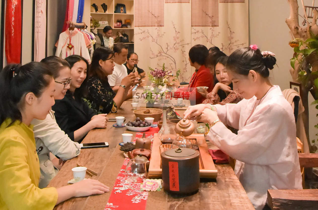 “圍爐煮茶”為什么火？年輕人追捧是有原因的-司孚特圍爐茶桌(圖1)