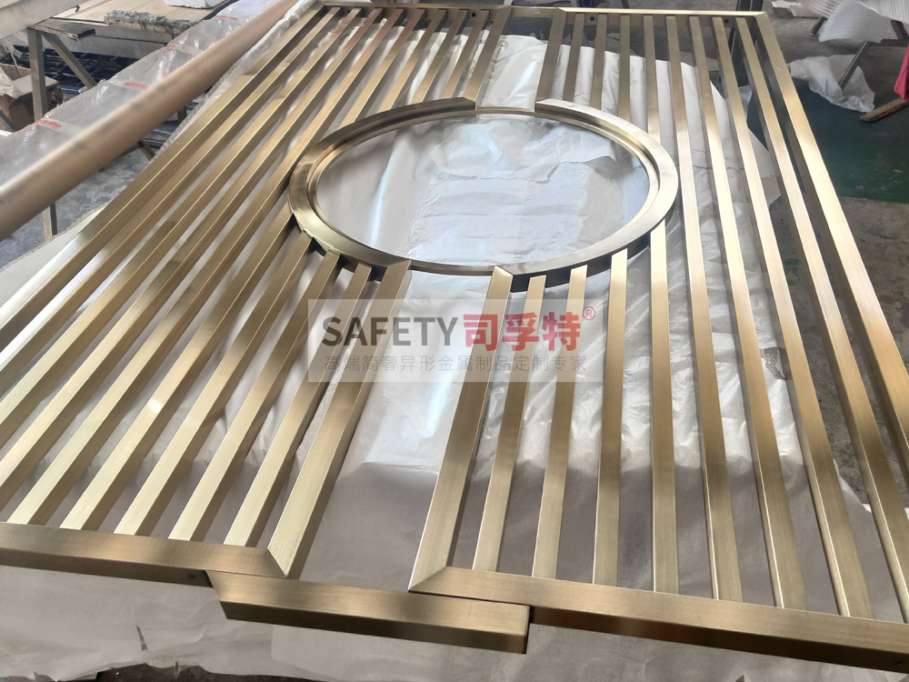 金屬屏風(fēng)（不銹鋼屏風(fēng)、鋁雕屏風(fēng)）安裝過(guò)程和步驟講解(圖4)